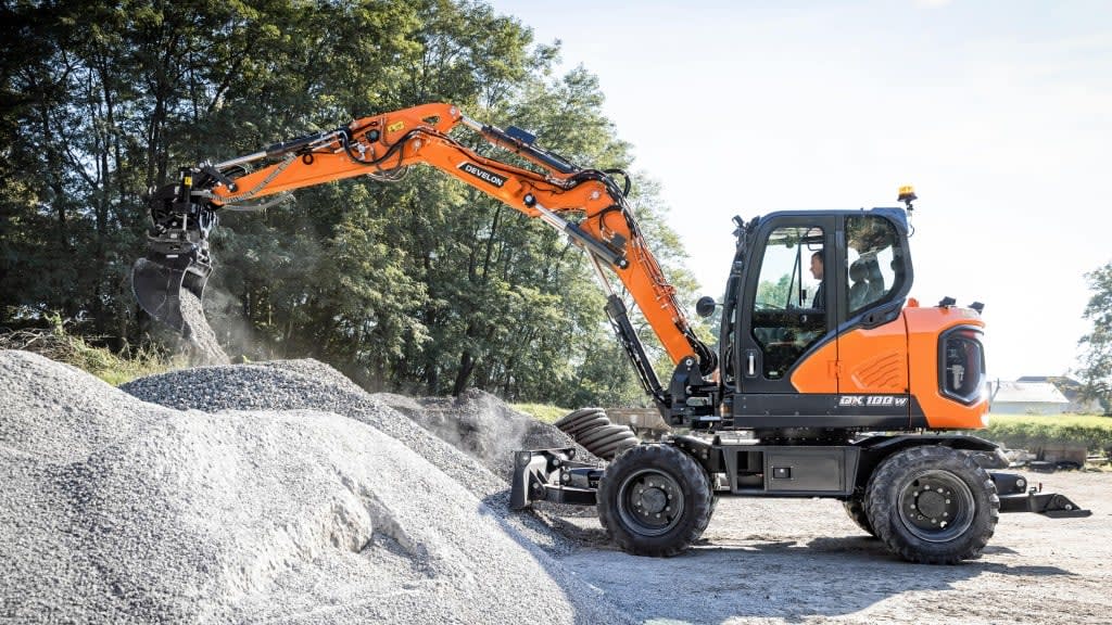 Portada: DEVELON lanza su primera miniexcavadora sobre ruedas: DX100W-7