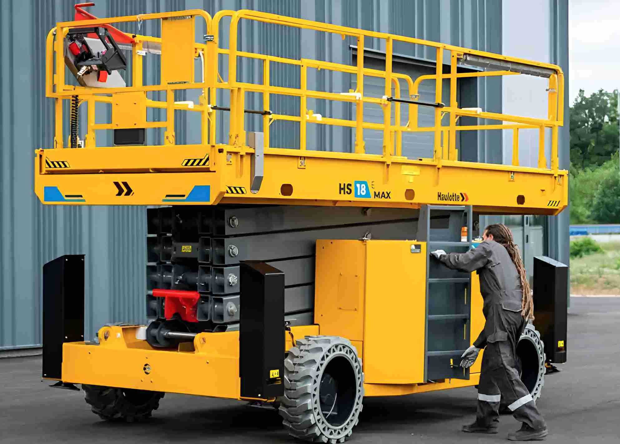Portada: Nuevo elevador de tijera eléctrico todo terreno de Haulotte: HS18 E MAX