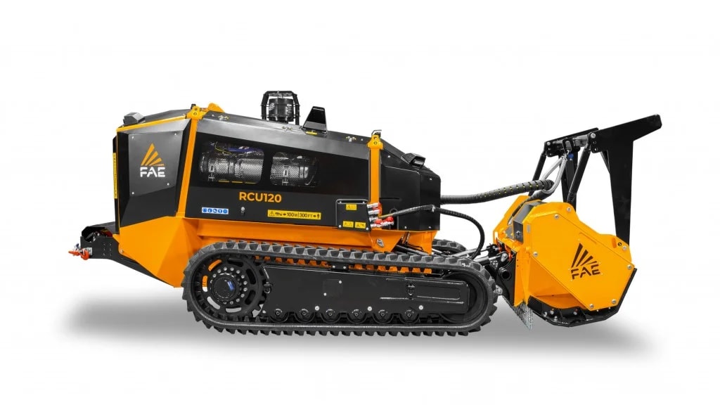 Portada: FAE presenta un potente portador de 120 hp controlado a distancia para terrenos