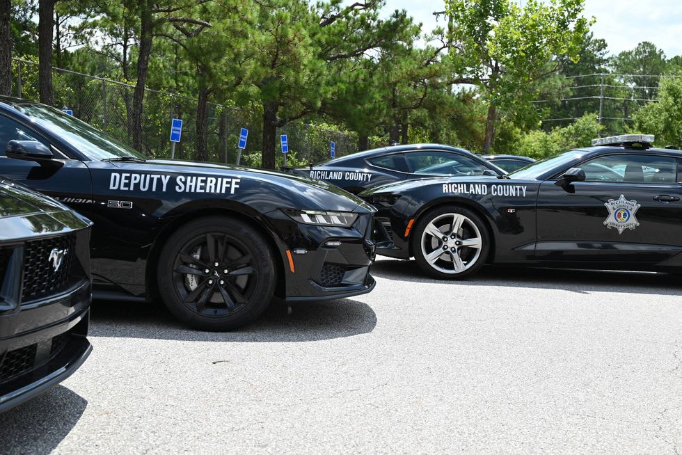 Portada: Un Sheriff de Carolina del Sur Compra 17 Nuevos Ford Mustang GT para su