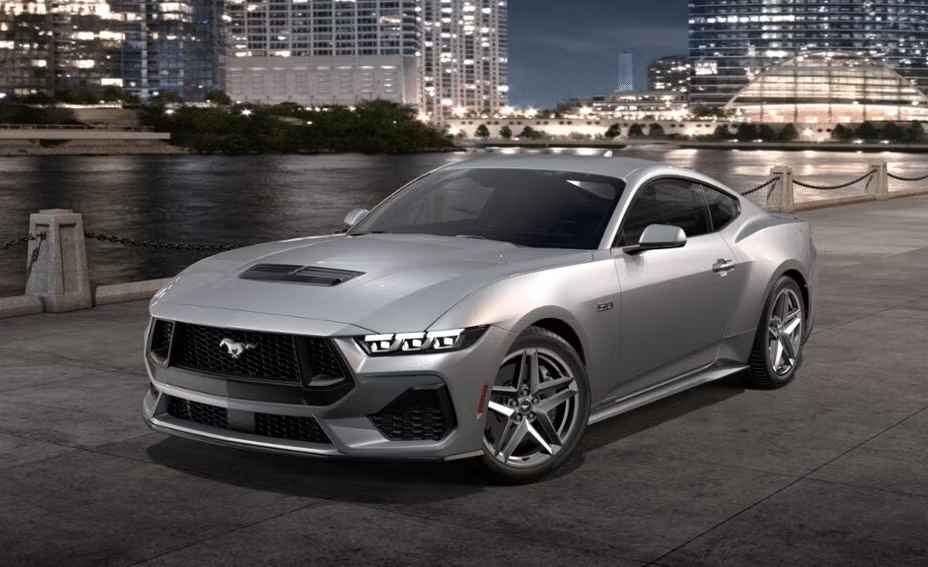 Portada: Cómo especificaríamos el Ford Mustang GT y Dark Horse 2025