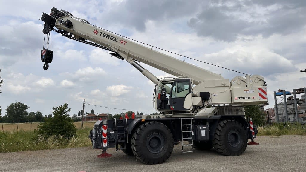 Portada: La Nueva Grúa Todo Terreno de Terex: Compacta y Potente para Sitios de Trabajo