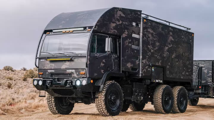 Portada: Hunter RMV's Acela Apex 6x6 Overlander: Un Estudio de Lujo Sobre Ruedas
