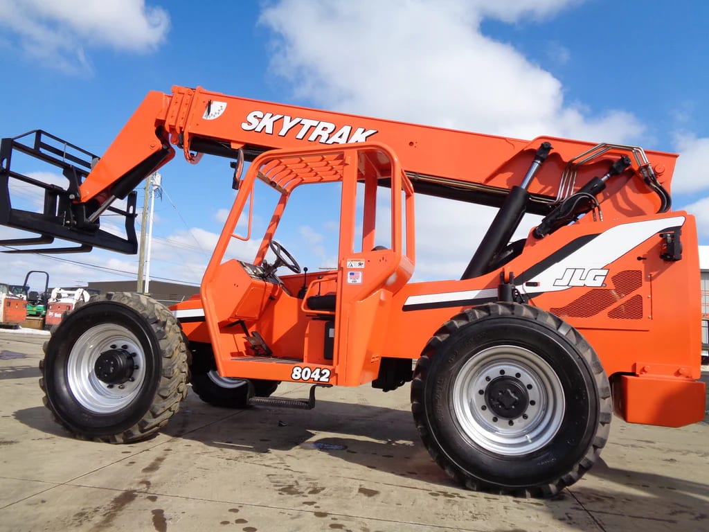 Portada: JLG introduce el Remasterizado Manipulador Telescópico SkyTrak 8042 con mejoras