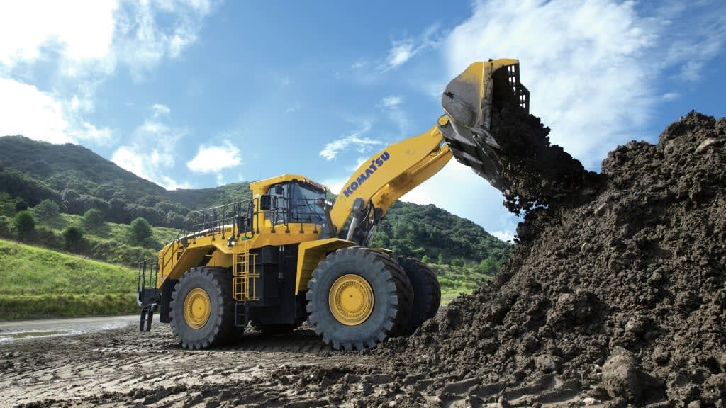 Portada: Nuevo cargador de ruedas WA700-8 de Komatsu para operaciones en canteras