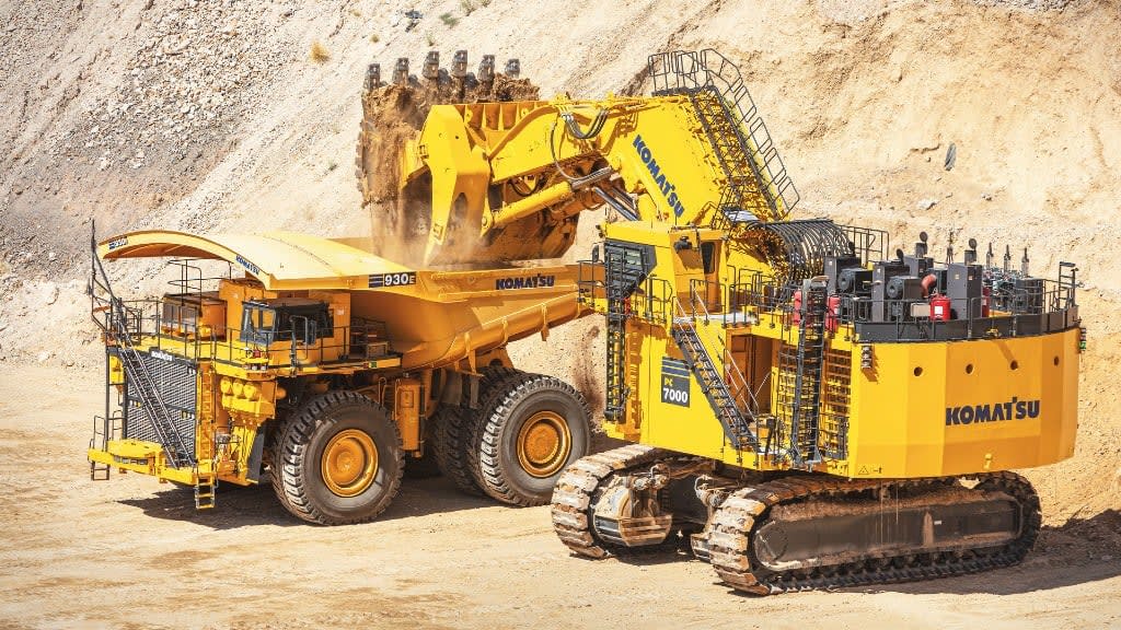 Portada: Komatsu supera 10 mil millones de toneladas de material transportado