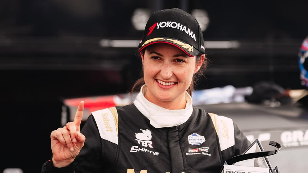 Portada: Laura Hayes establece un nuevo récord femenino en Pikes Peak