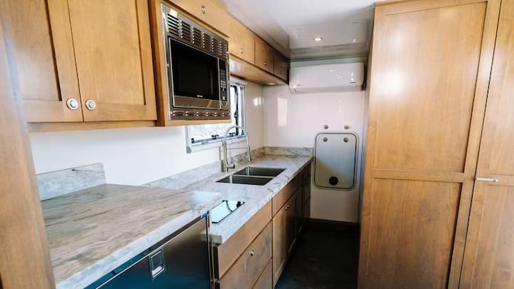 Baño y Dormitorio