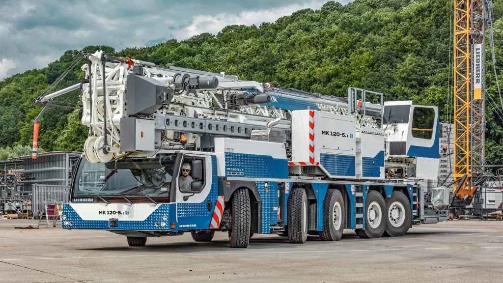 Portada: Liebherr presenta su nueva grúa MK 120-5.1 con pluma de 52 metros y radio de