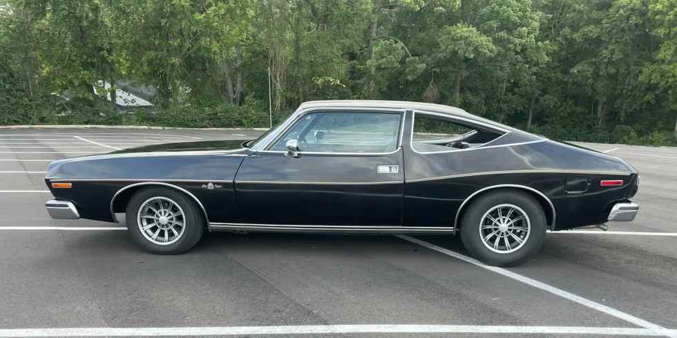 Portada: AMC Matador Oleg Cassini Coupe de 1975: El hallazgo de hoy en Bring a Trailer
