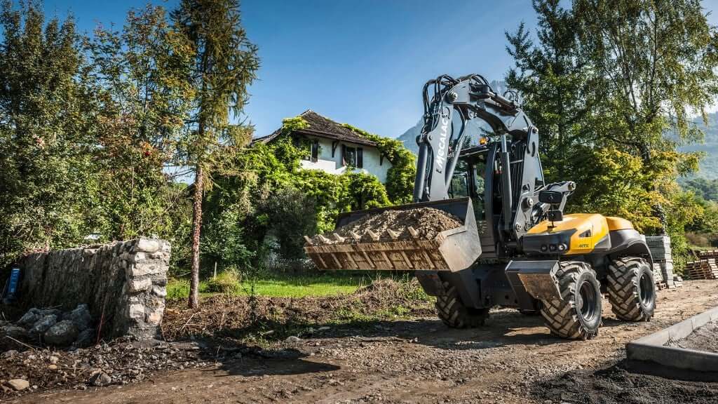 Portada: Mecalac combina excavadora, cargadora y manipulador telescópico en una sola