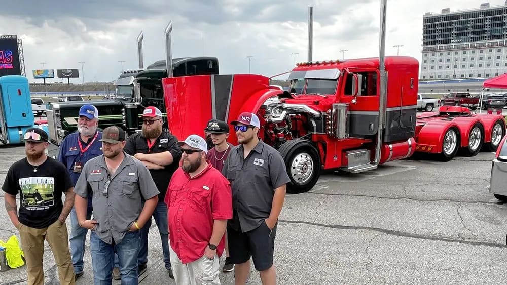 Portada: Shell Rotella SuperRigs 2024: Un Vistazo a la Belleza de los Grandes Camiones