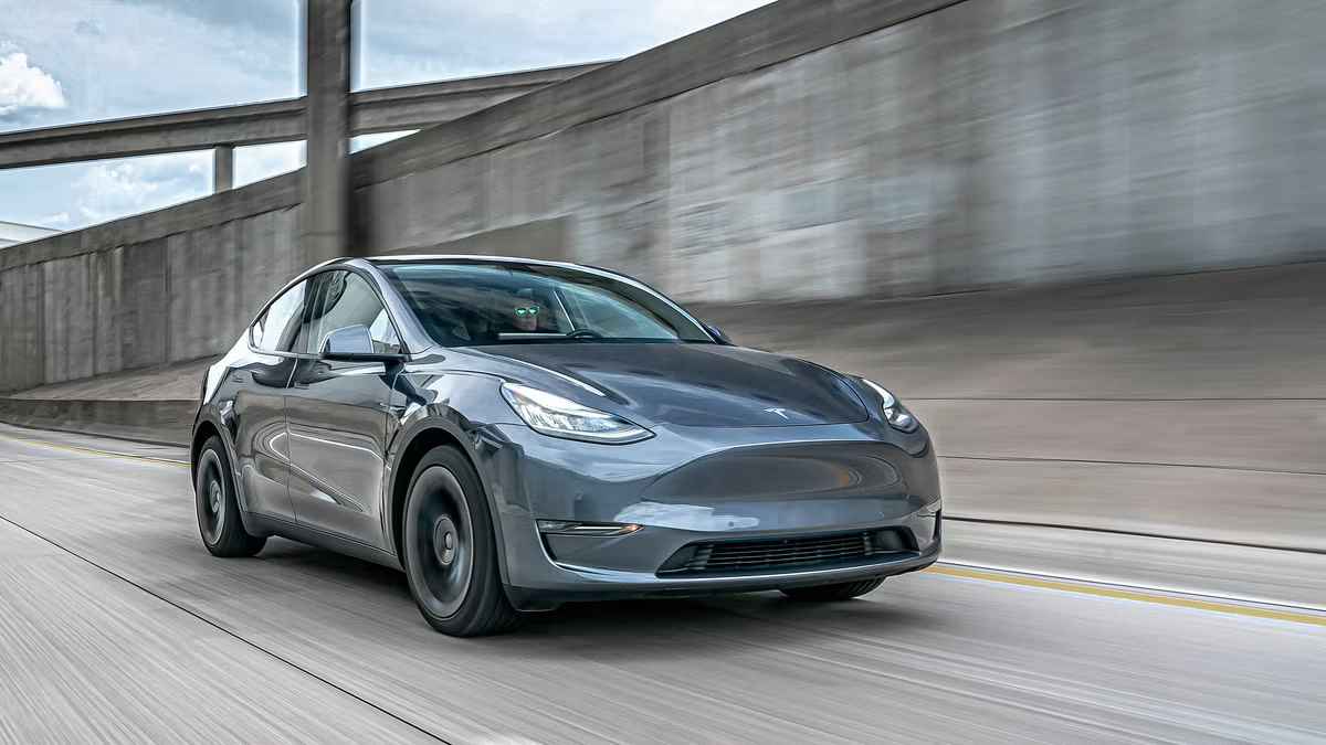 Portada: Tesla retira 1.8 millones de vehículos por problema en el pestillo del capó