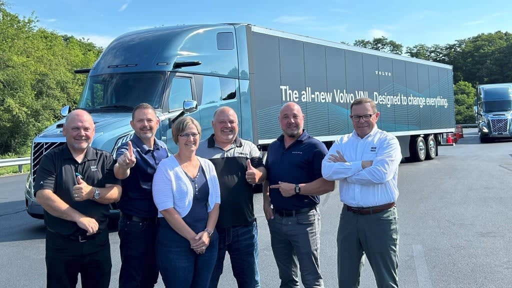 Portada: Tobler and Sons, primeros en Canadá en pedir el nuevo camión de largo recorrido