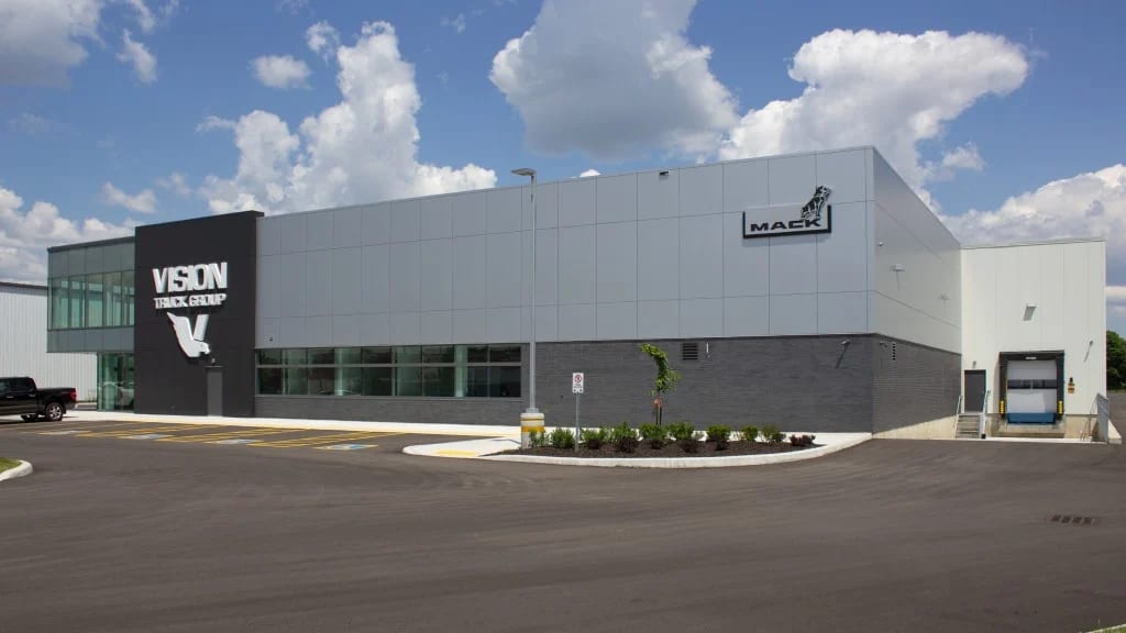 Portada: Vision Truck Group inaugura un nuevo concesionario Mack de $20 millones en