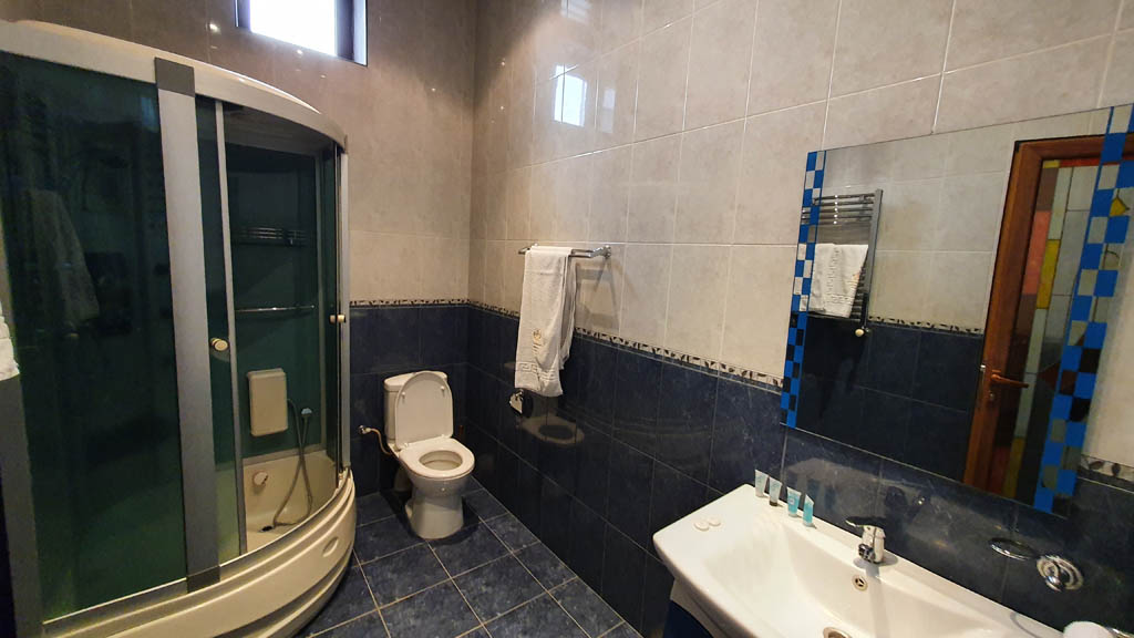 Alexandrapol Hotel, Gyumri bathroom