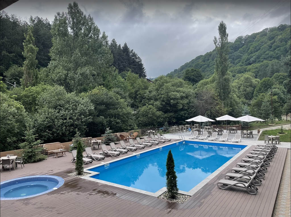Dilijan Best Hotel Best Western Plus Paradise - open air pool