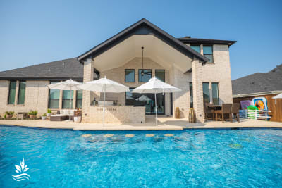 Standard round custom spa with ceramic tile accents and coping detail at the Golovich residence in Mansfield, Tarrant County, TX.