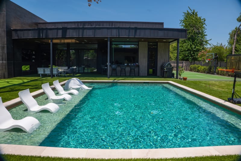 Custom pool design in Dallas, TX by Selah Pools