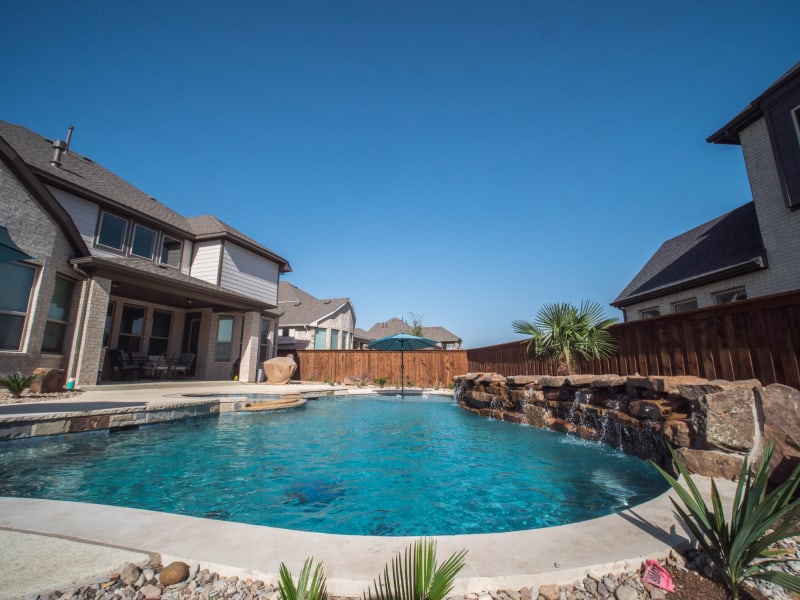 Custom pool design in Arlington, TX by Selah Pools