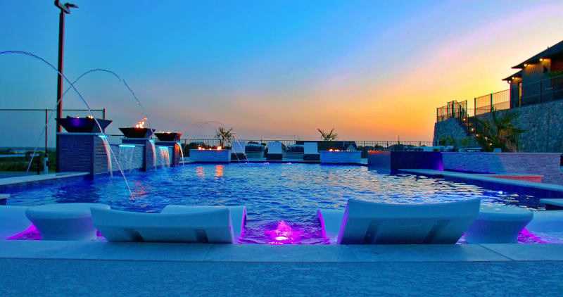 Fort Worth Bella Crossing Subdivision swimming pool design featuring geometric lines and luxury finishes by Selah Pools.