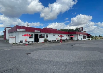 Matsal/Kök finns att hyra på E20 Naum i Vara