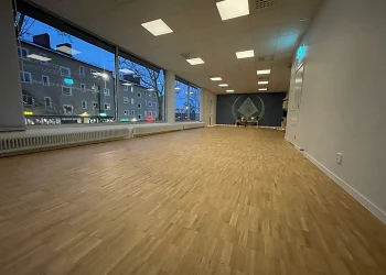 Idrott/danslokal finns att hyra på Halmstadsvägen 41 i Stockholm