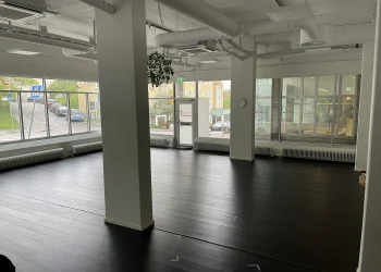 Idrott/danslokal finns att hyra på Halmstadsvägen 43 i Stockholm