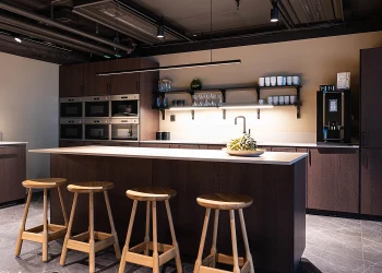 Kontorshotell/Co-working finns att hyra på Torshamnsgatan 35 i Stockholm