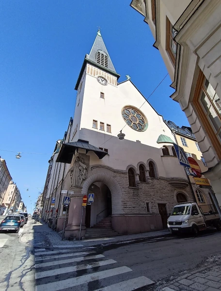 Kyrka finns att hyra på Upplandsgatan 12 i Stockholm