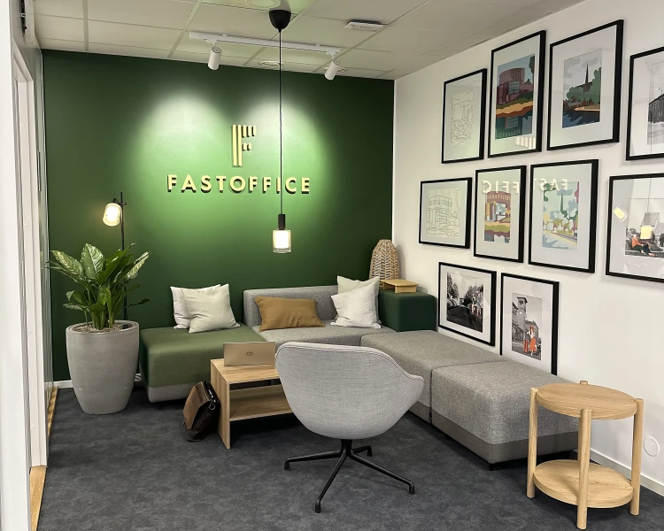 Kontorshotell/Co-working finns att hyra på Östra Järnvägsgatan 8 i Enköping
