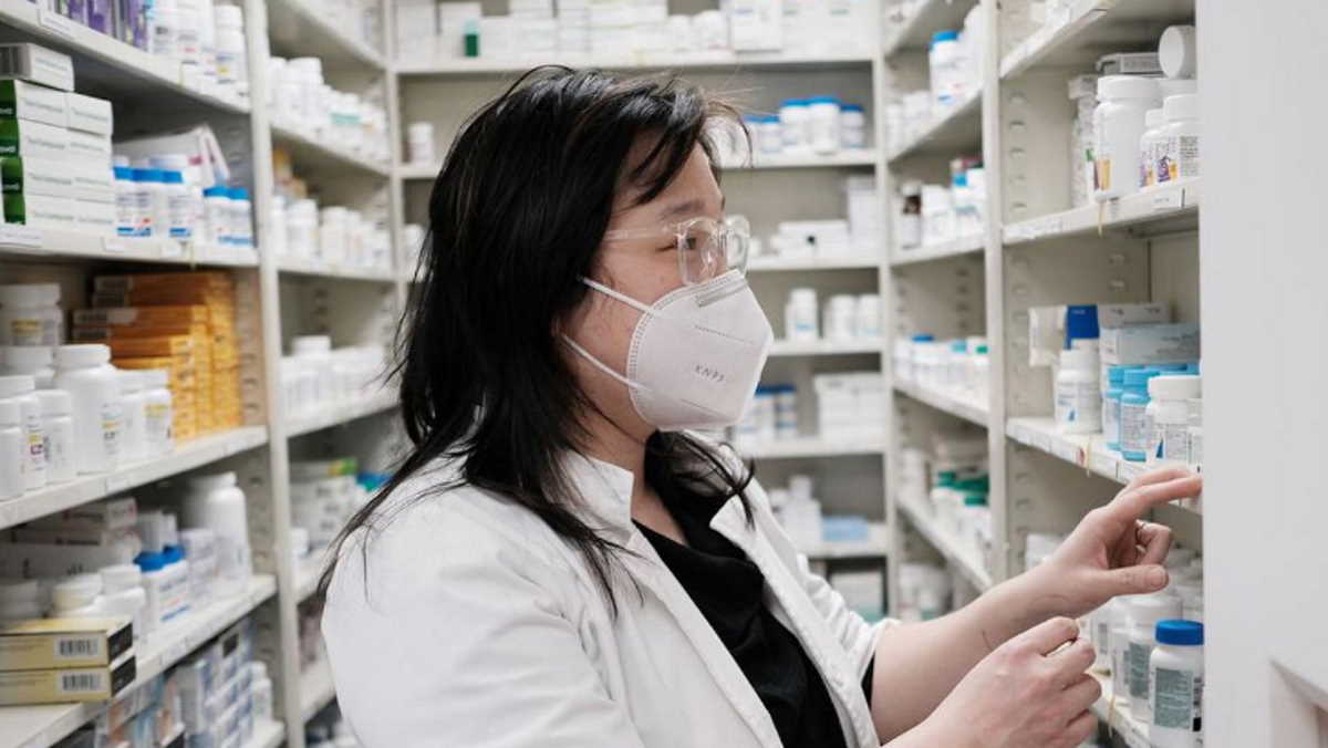 Pharmacists in Ontario now treating 13 common ailments and renewing