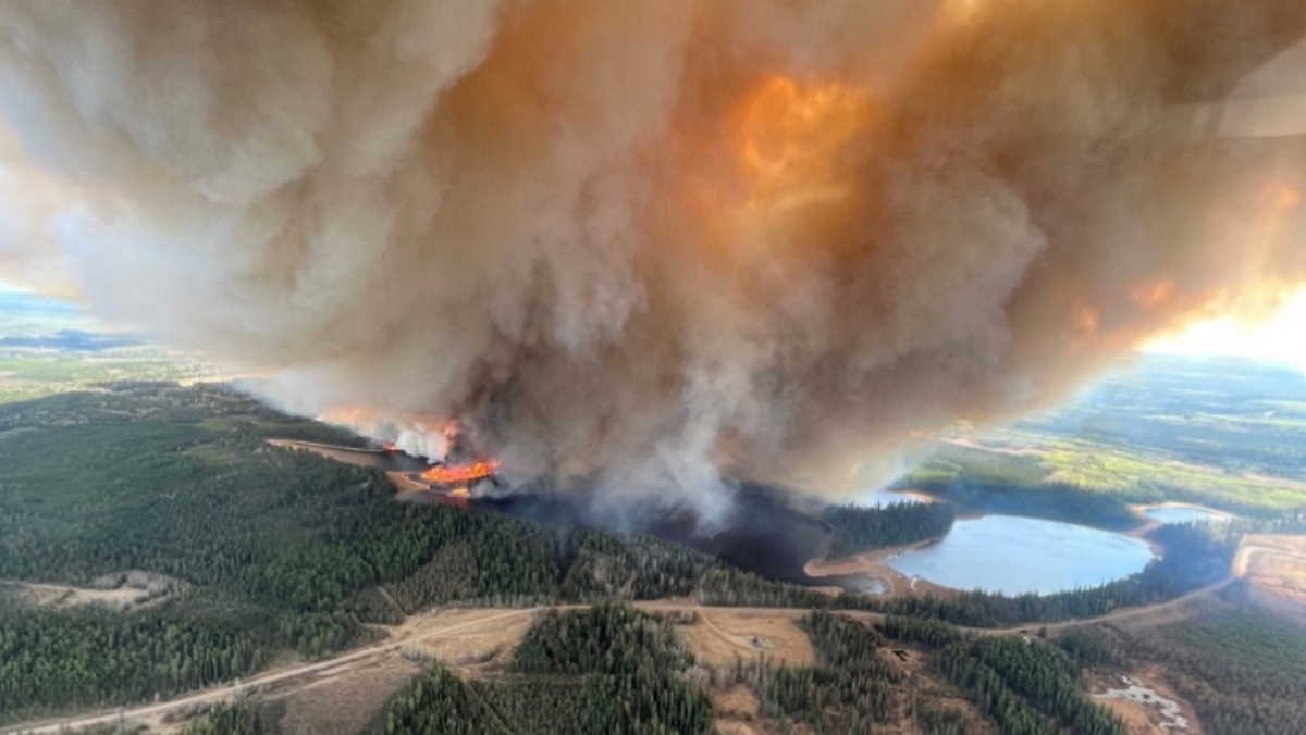 25,000 people evacuated in western Canada, Alberta declares state of