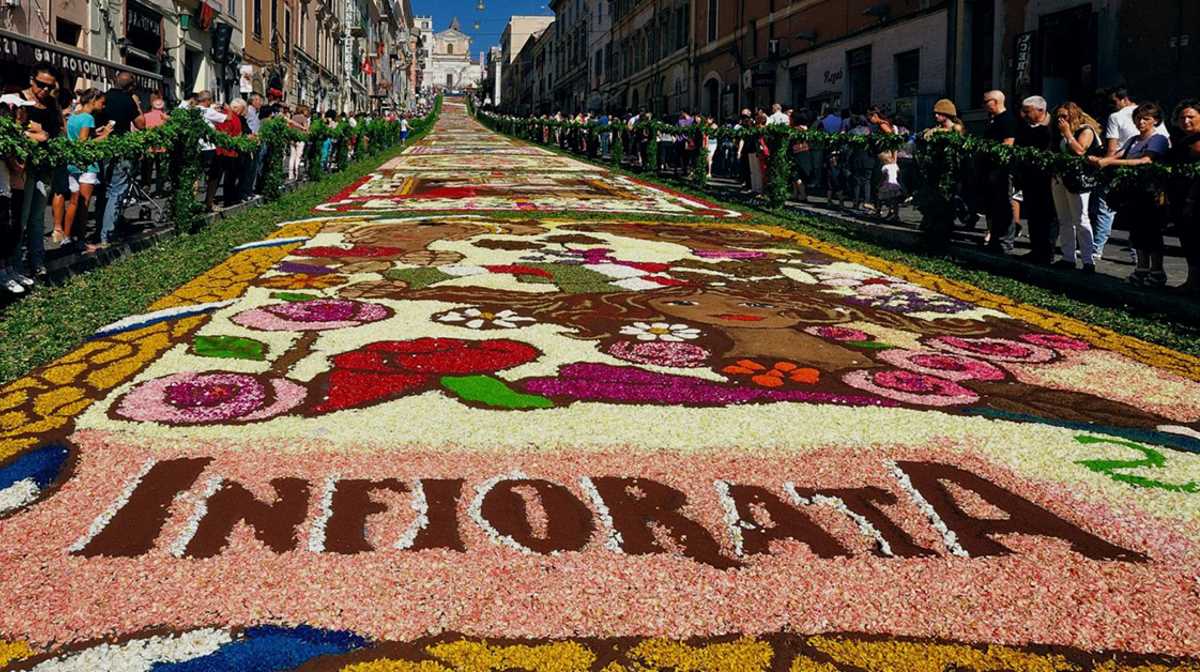 Flower Festival of Noto, an extraordinary display of colours and shapes