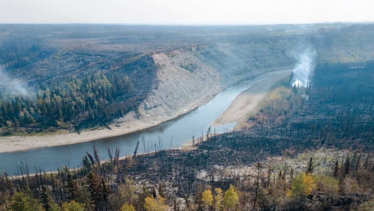Town of Hay River in Canada ordered to evacuate as wildfires approach