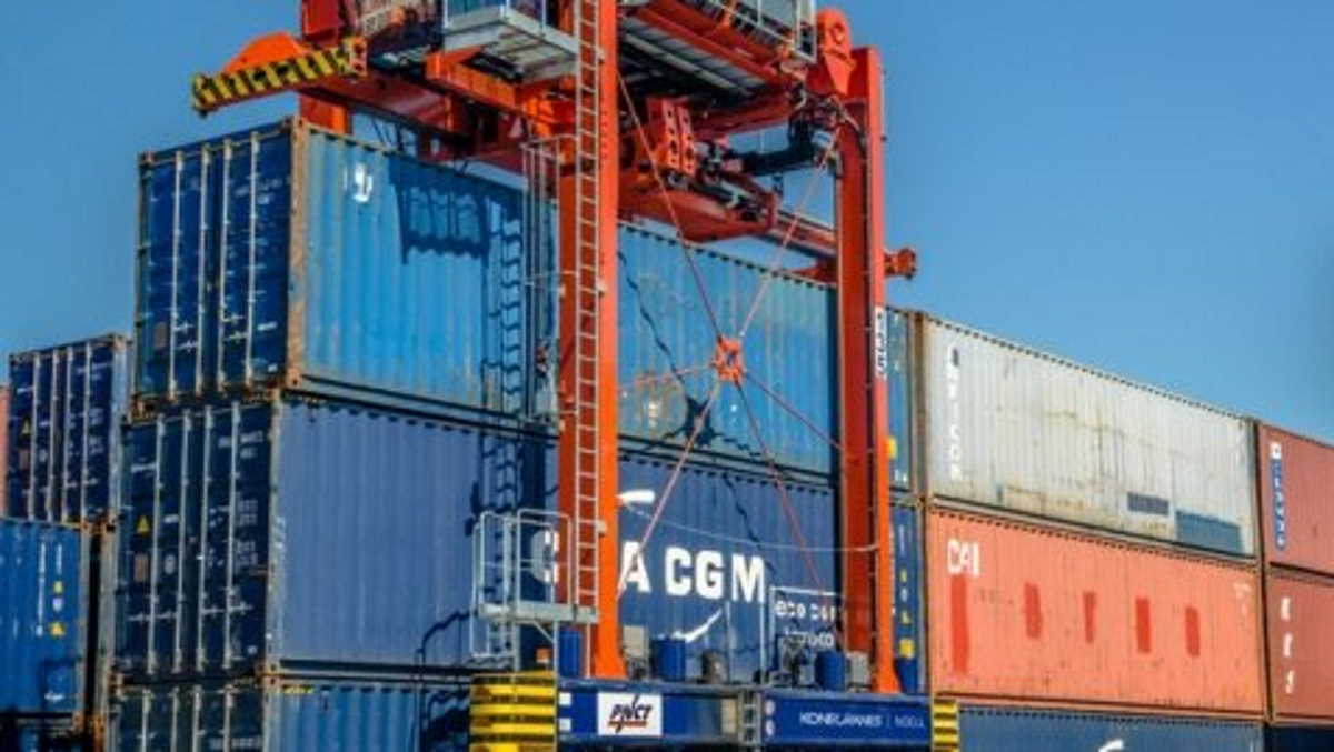 Global cargo handling equipment market to hit 34 billion Business