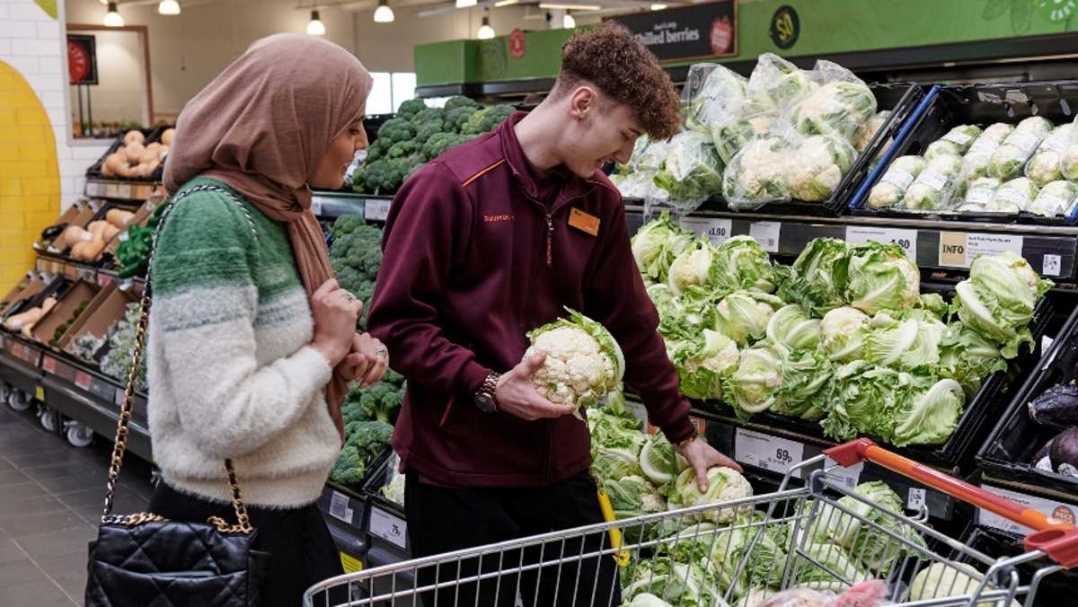 Sainsbury announces pay rise, free food and increased discounts for