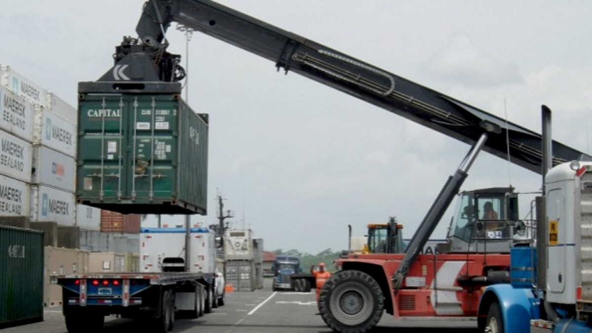 Montreal port dockworkers begin overtime strike News POST Online Media