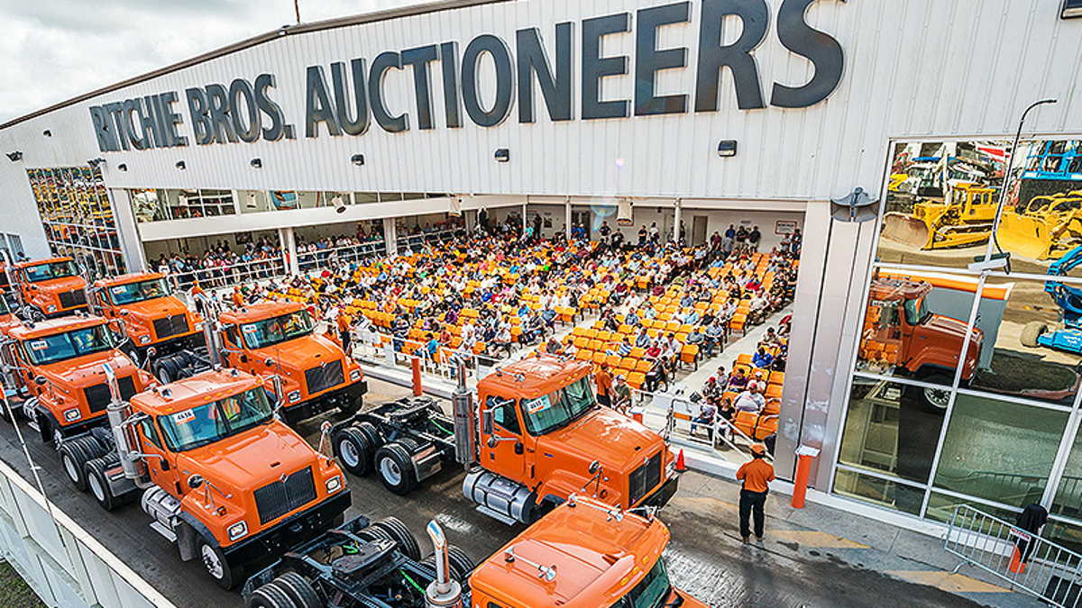 Ritchie Bros. Large excavator sales down in U.S. in 2022, mini