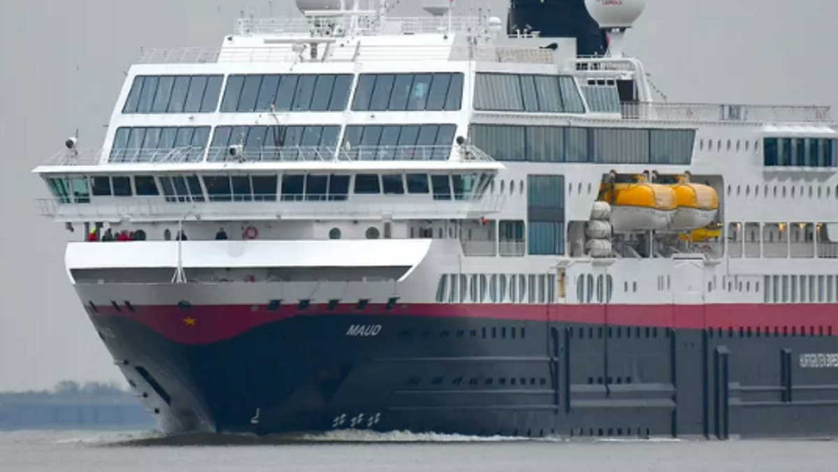 Norwegian cruise ship loses navigation ability after 'rogue wave