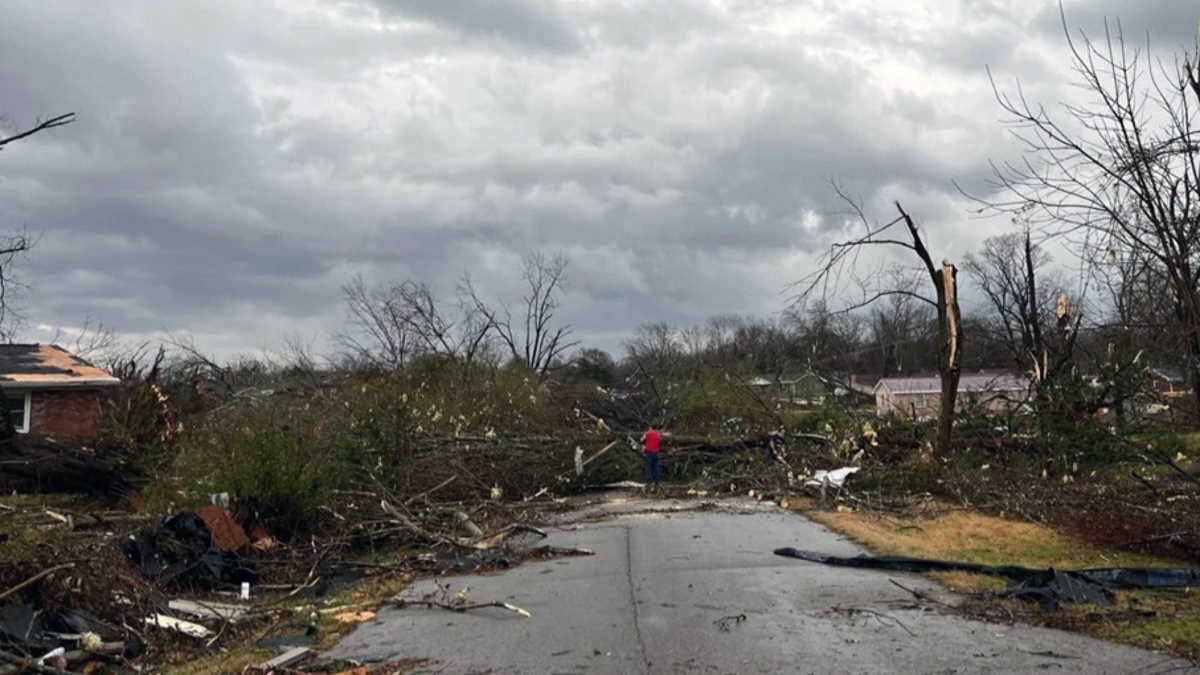 Tennessee tornadoes leave at least 6 dead, tens of thousands without