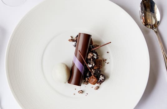 Valrhona Cercle V Invitations