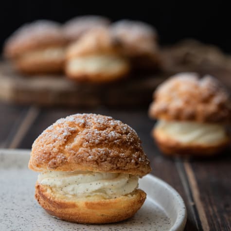 valrhona.asia/recipe/small-vanilla-cream-choux-buns