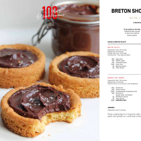 Breton shortbread cookies with chocolate center