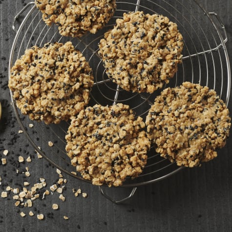 valrhona.com-recipe-einkorn-black-sesame-and-ivoire-cookies