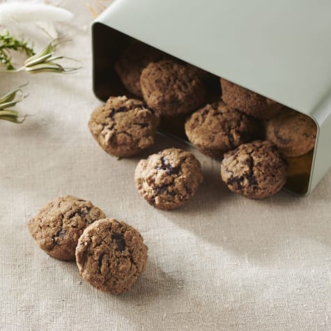 valrhona.com-recipe-gluten-free-buckwheat-and-chocolate-chip-shortbread-biscuits