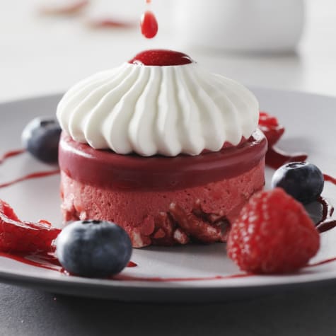 valrhona.asia/recipe/red-berry-pavlova