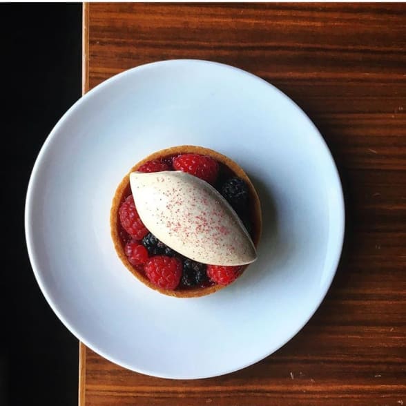 RASPBERRY TART WITH ORELYS 35% CHANTILLY