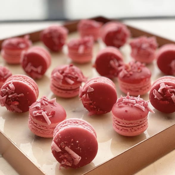 STRAWBERRY INSPIRATION FRENCH MACARONS