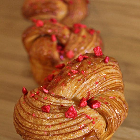 STRAWBERRY VEGAN CROISSANT TWIST RECIPE